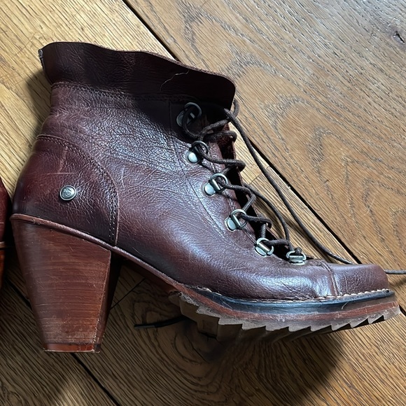 Neosens Size 9 or 9.5 (40 European) ankle boot with chunky 3” heel - Picture 6 of 11